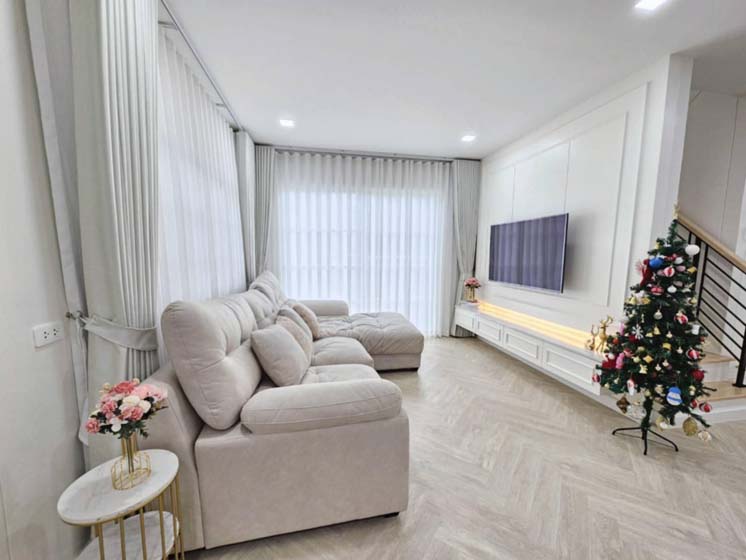 House with Shared Pool in Sukhumvit 
